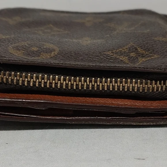 Louis Vuitton Brown Monogram Wallet - Picture 4 of 16